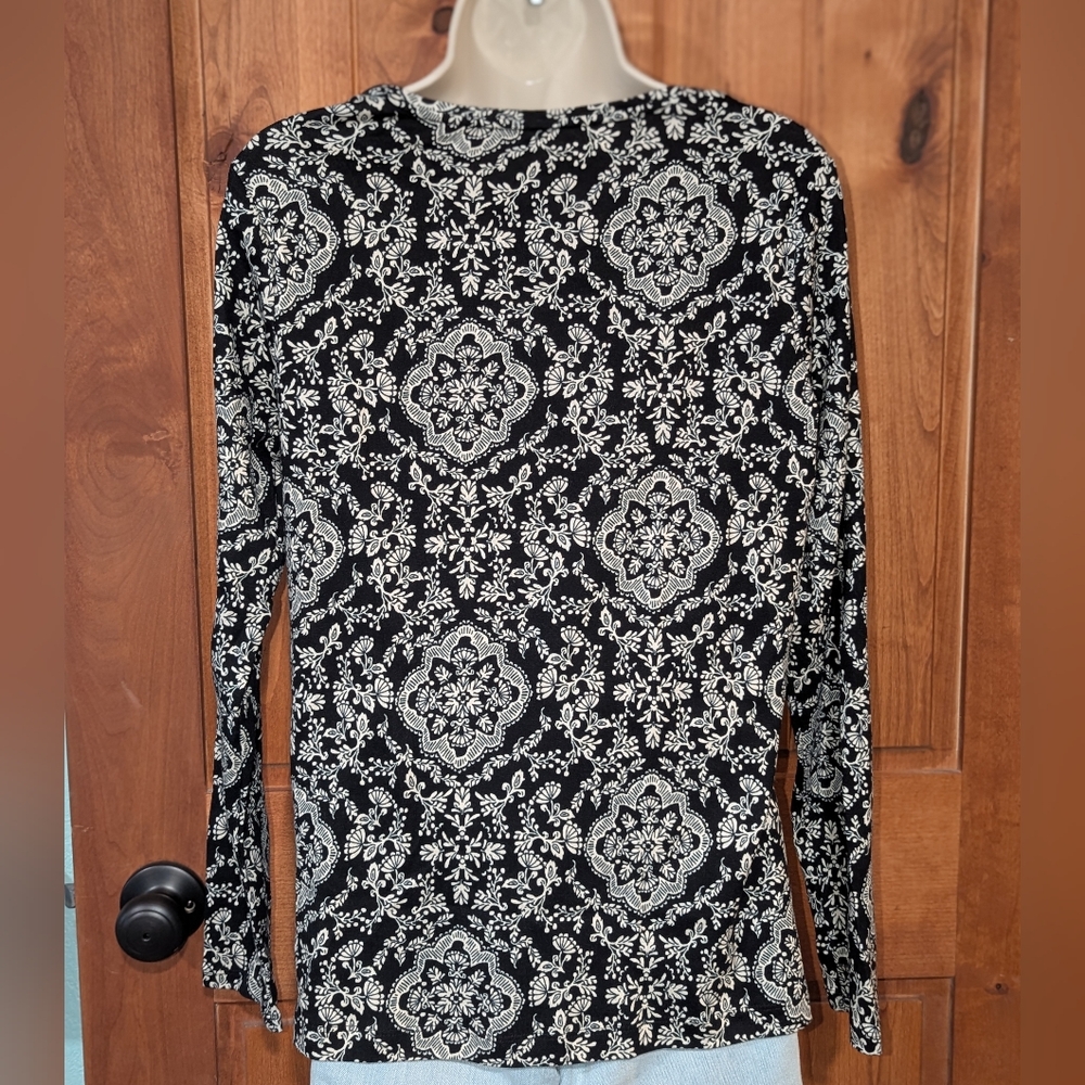 Croft & Barrow Floral Black‎ and White Tee - Picture 3 of 6